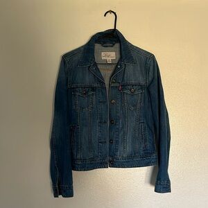 Levi’s Jean Jacket size small